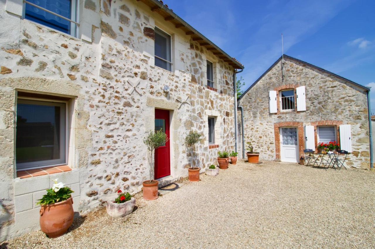 O Trois Oliviers Bed & Breakfast Louin Exterior photo