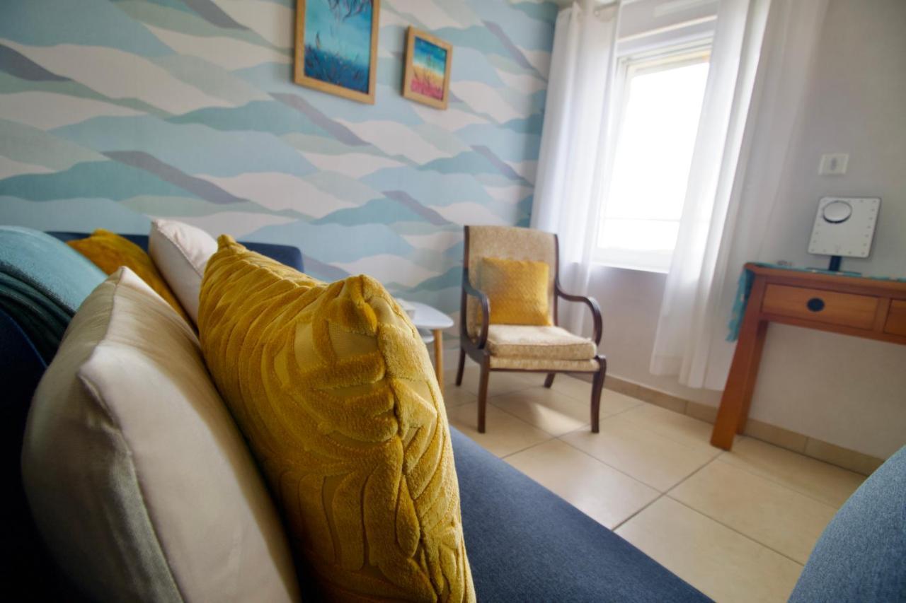 O Trois Oliviers Bed & Breakfast Louin Exterior photo
