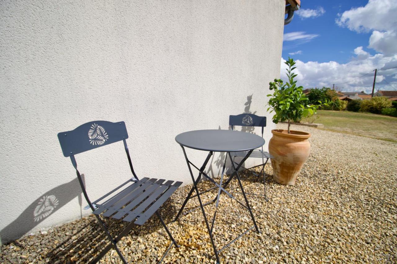 O Trois Oliviers Bed & Breakfast Louin Exterior photo